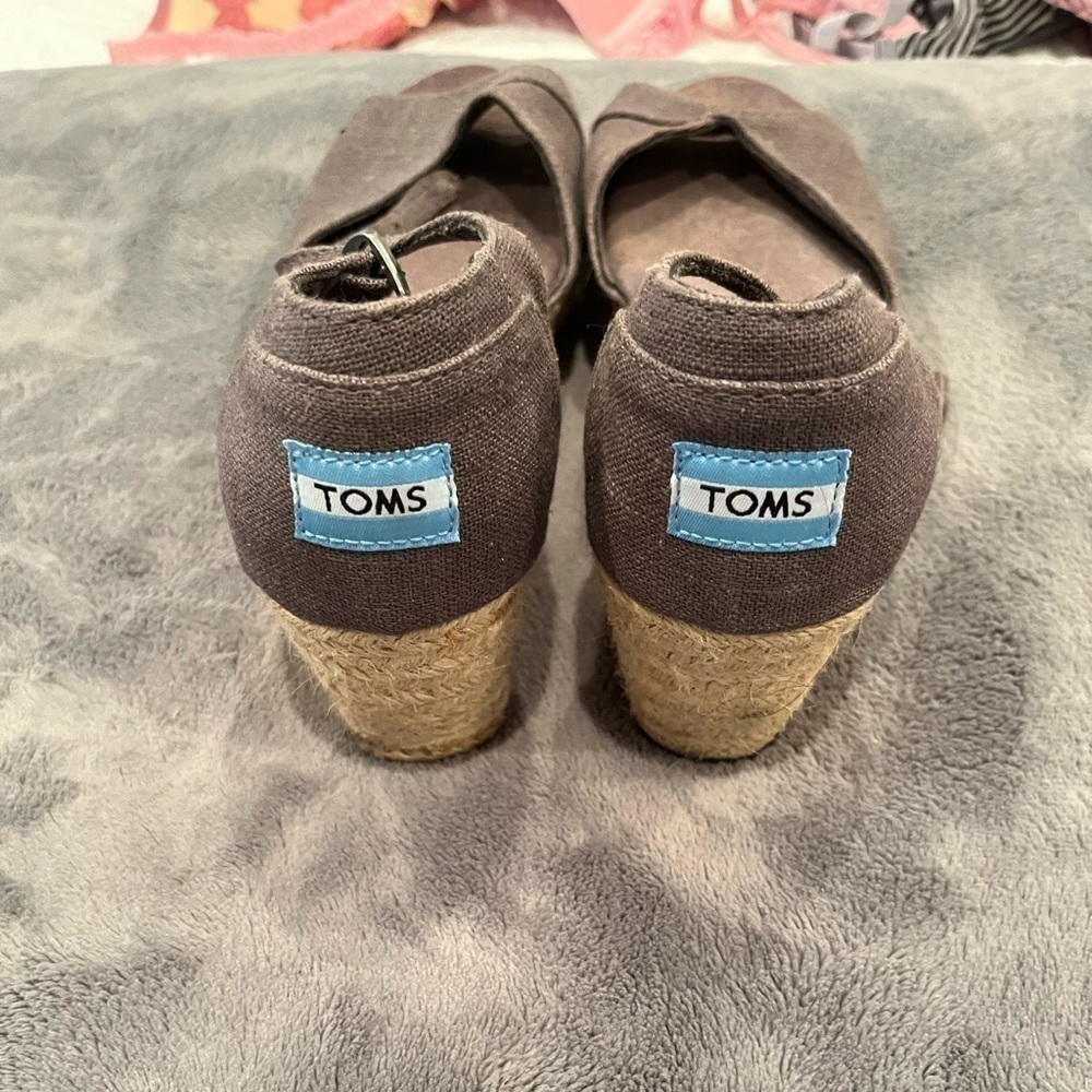 Toms Wedges Grey size 9.5 - Picture 2 of 4